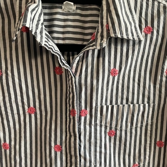 Gap popover half button placket embroidered stripes shirt. Size XS Petite. - Picture 5 of 9